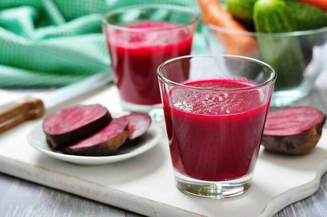 Beetroot smoothie for lunch in a weight loss diet