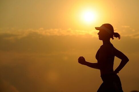 You can run not only in the morning but also in the evening to lose weight. 